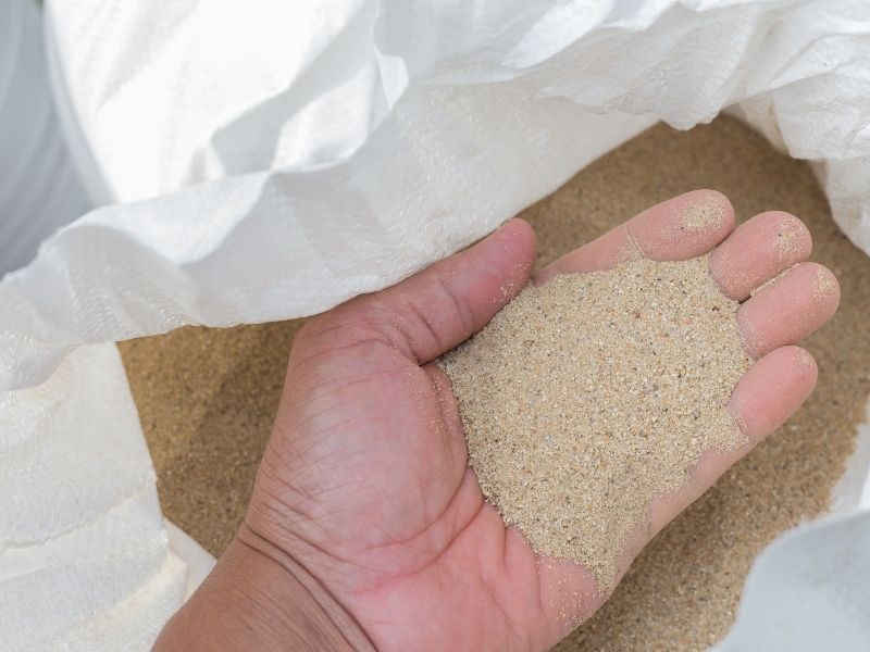 chọn vật liệu xây nhà tiết kiệm chọn cát